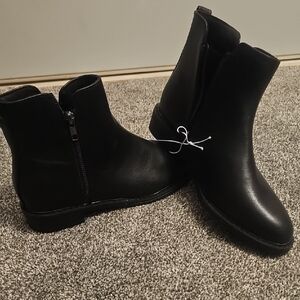 Universal Thread Black Ankle Booties